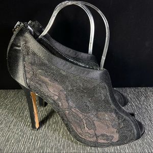 Glint Black Lace Insert Peep Toe Zippered Booties Women’s Shoes Heels 8.5 M